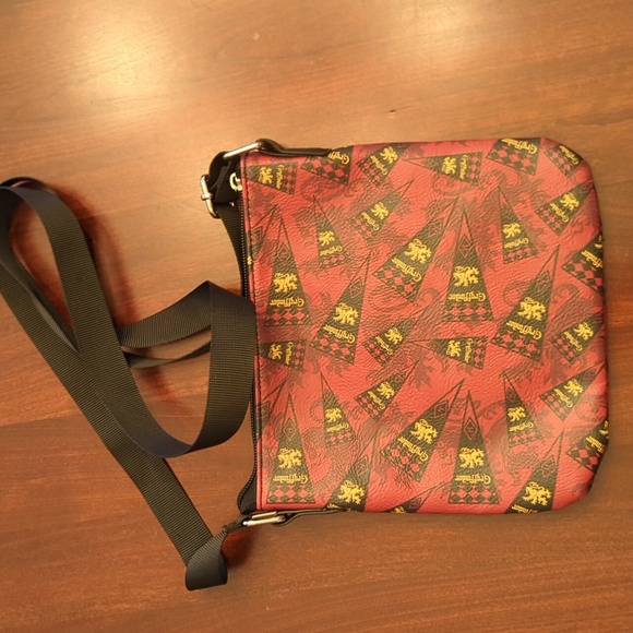 Loungefly Harry Potter Gryffindor cross body bag - Picture 2 of 11